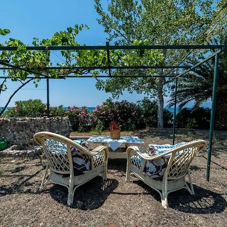 Front House Nyaraló *